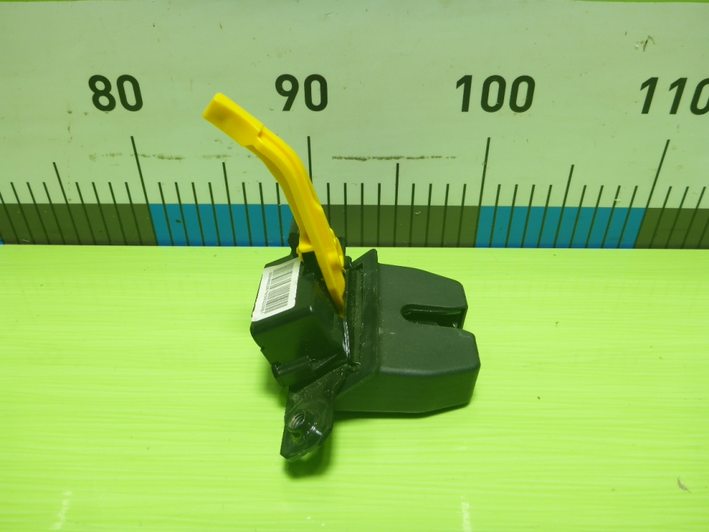 Замок багажника