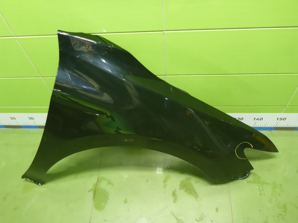 Крыло переднее правое