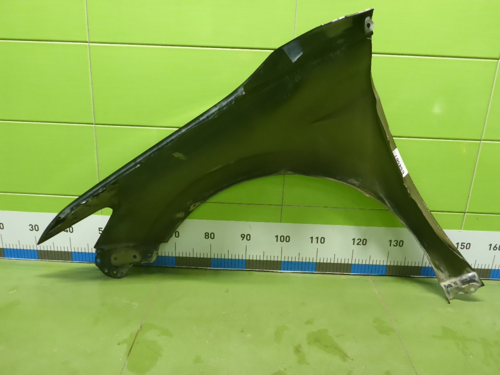 Крыло переднее правое