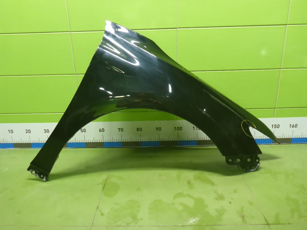 Крыло переднее правое