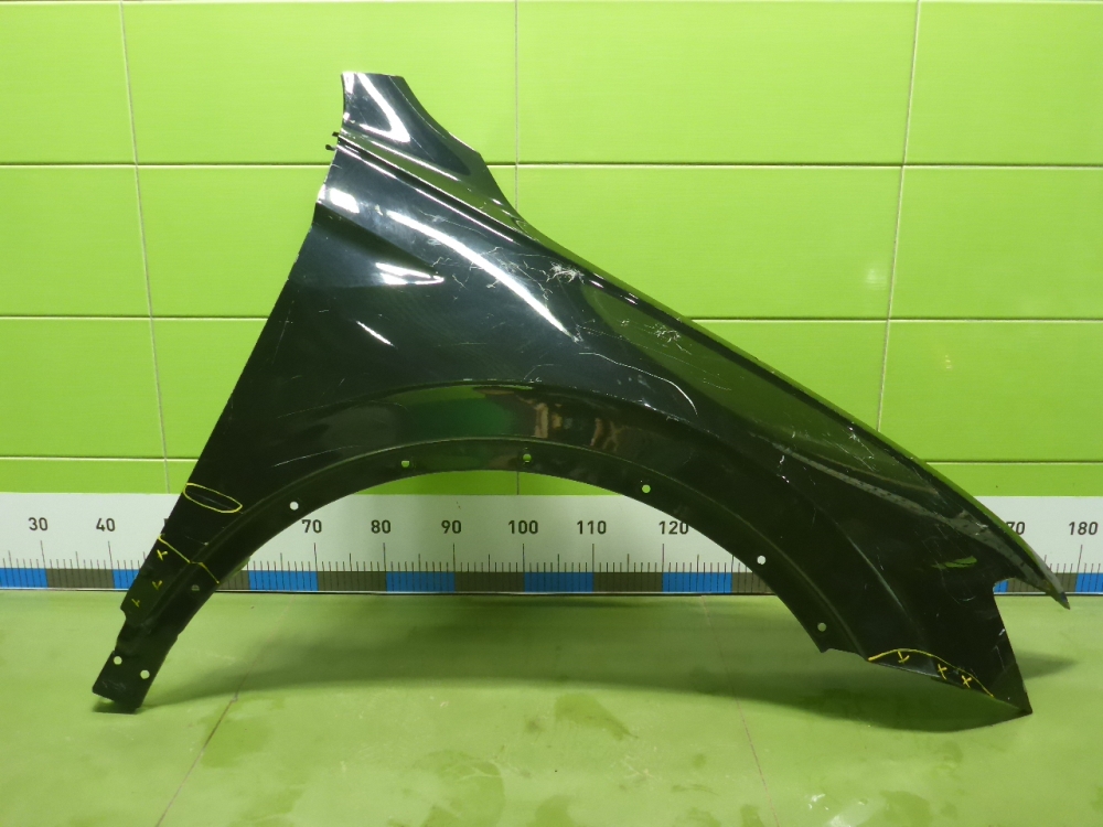Крыло переднее правое