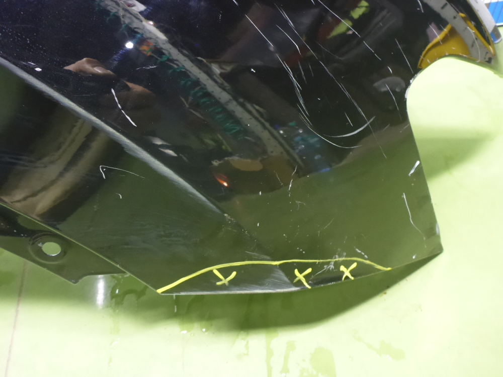 Крыло переднее правое