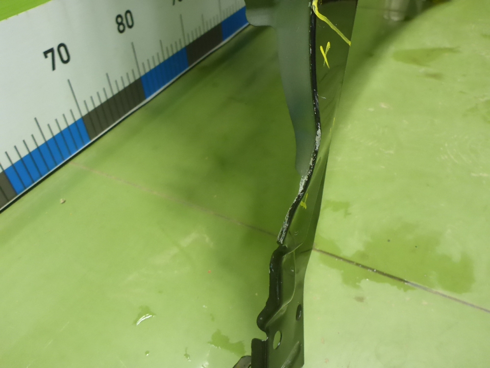 Крыло переднее правое