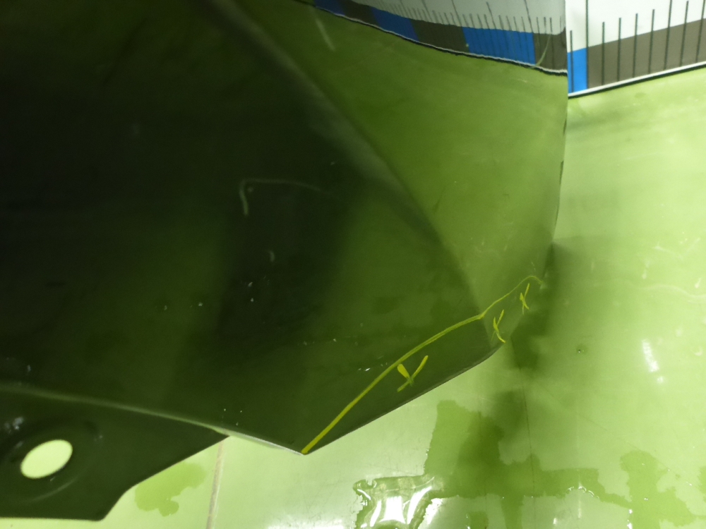 Крыло переднее правое