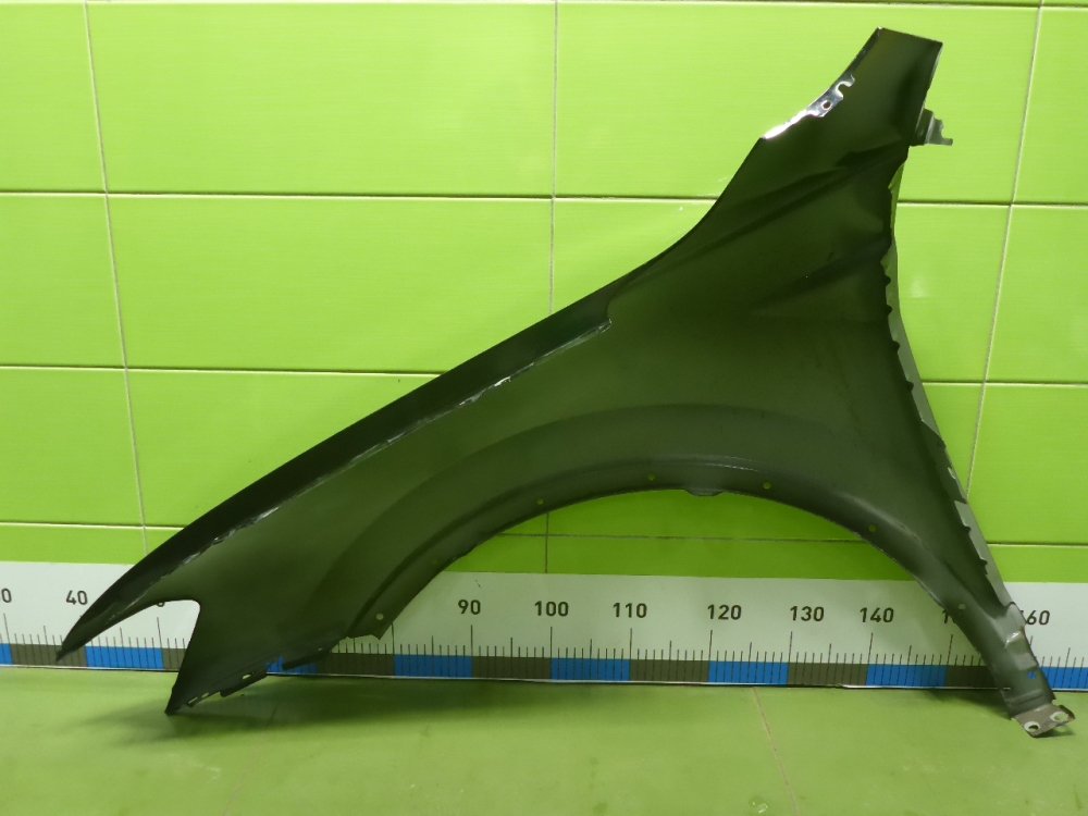 Крыло переднее правое