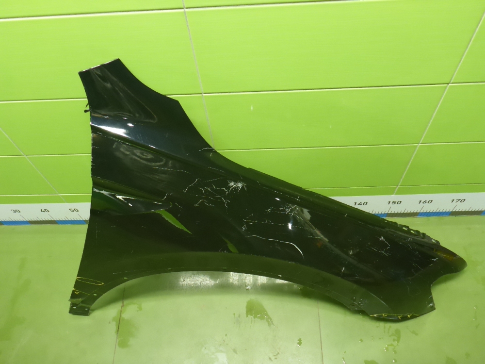 Крыло переднее правое