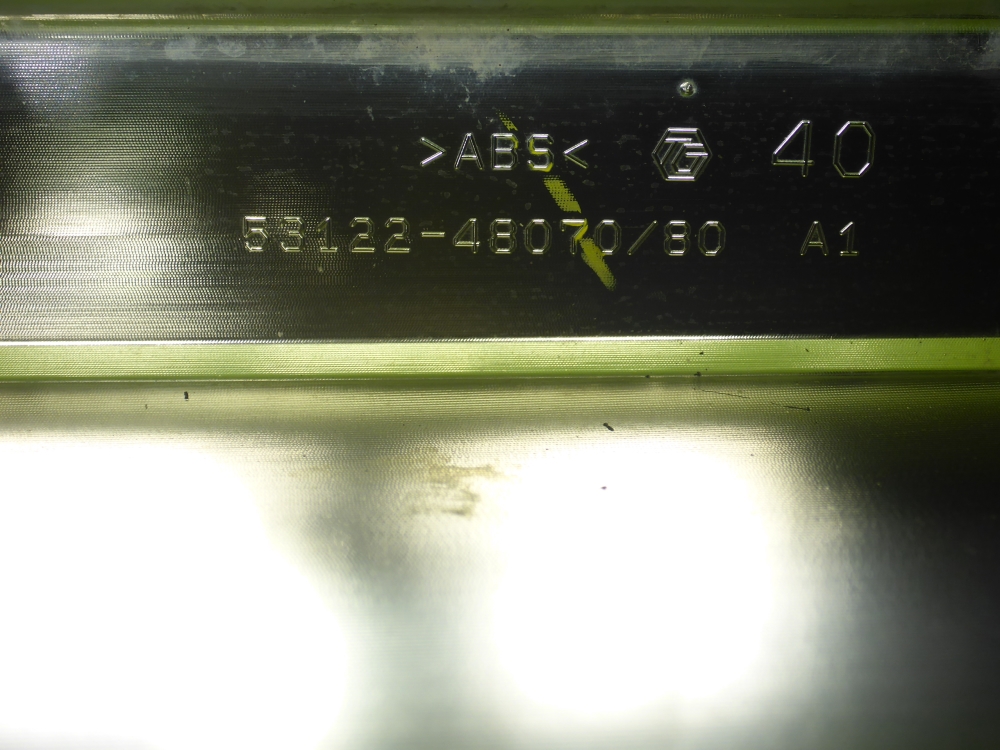 Накладка переднего бампера центральная