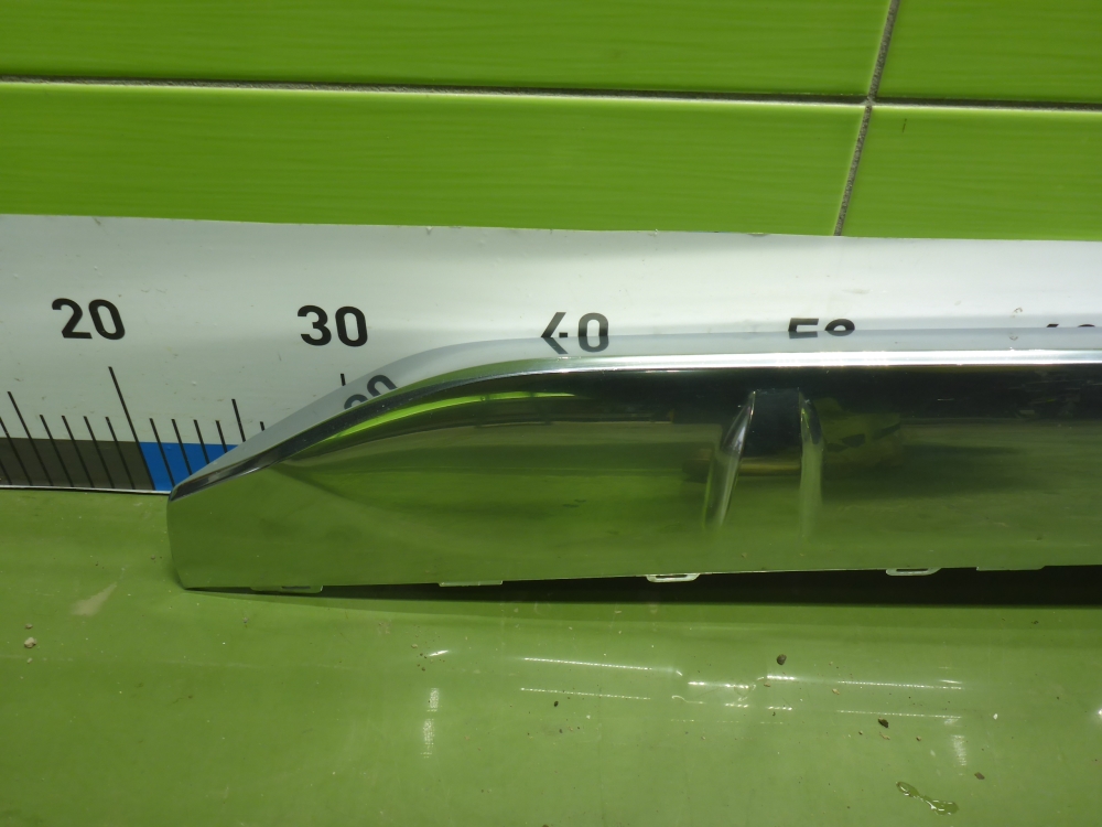 Накладка переднего бампера центральная