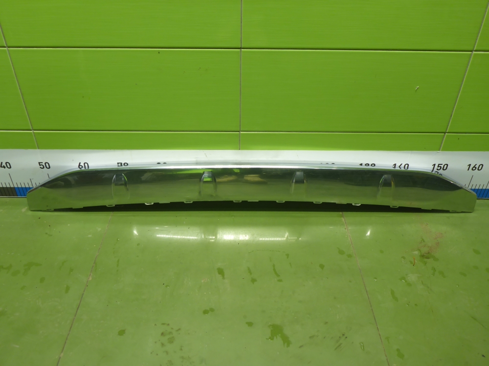 Накладка переднего бампера центральная