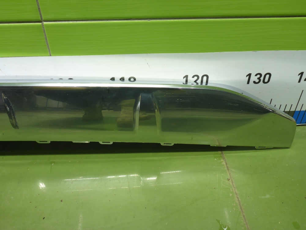 Накладка переднего бампера центральная