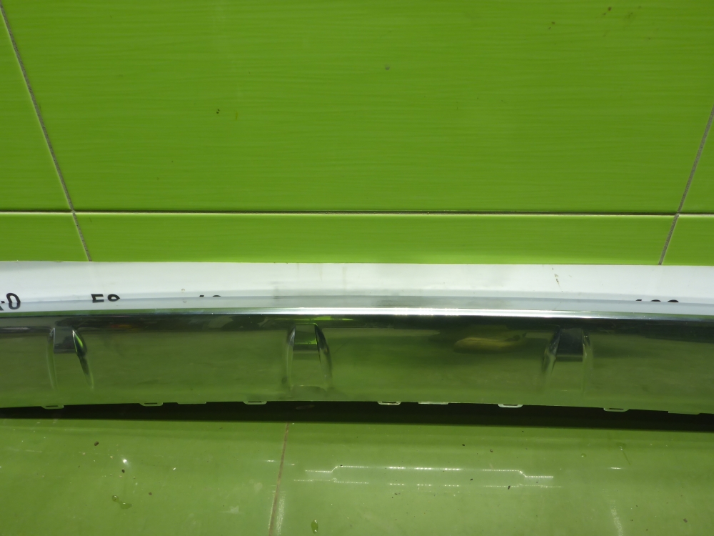 Накладка переднего бампера центральная