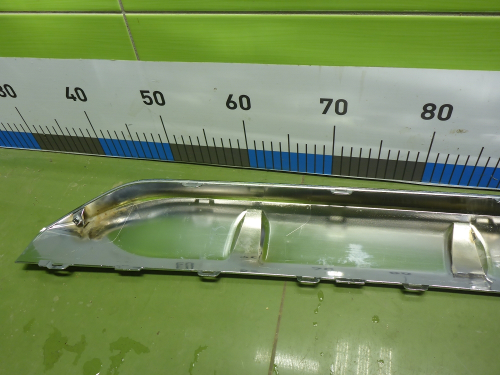 Накладка переднего бампера центральная