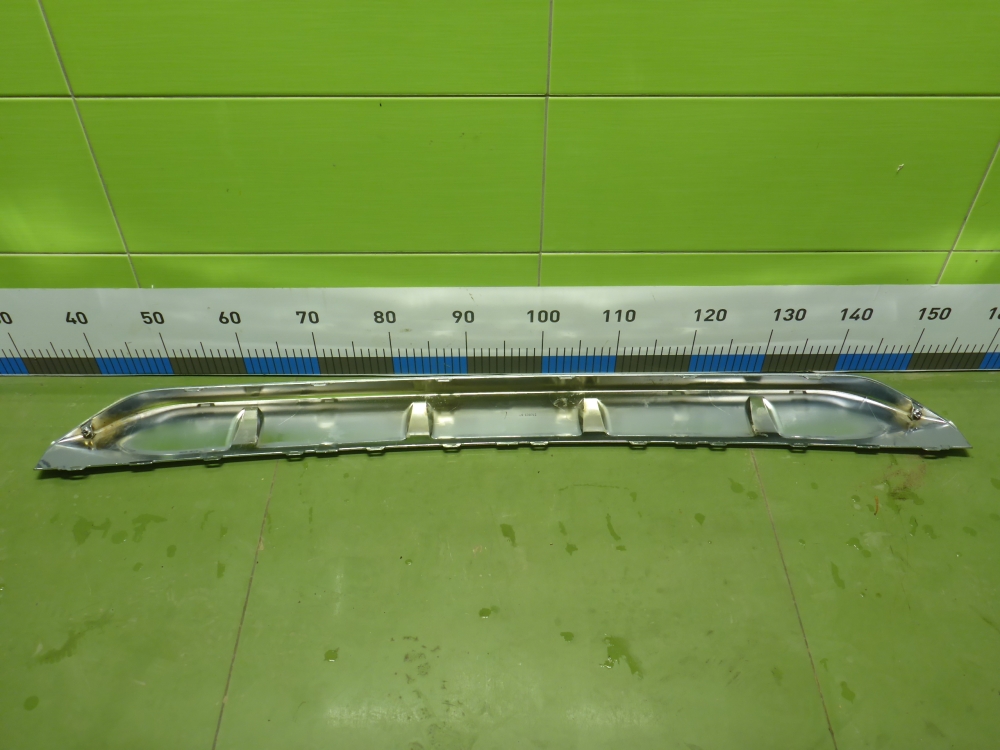 Накладка переднего бампера центральная