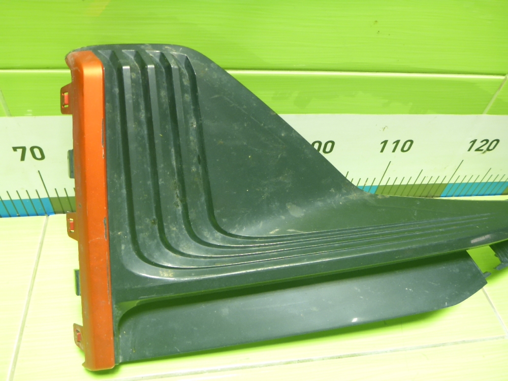 Накладка переднего бампера правая