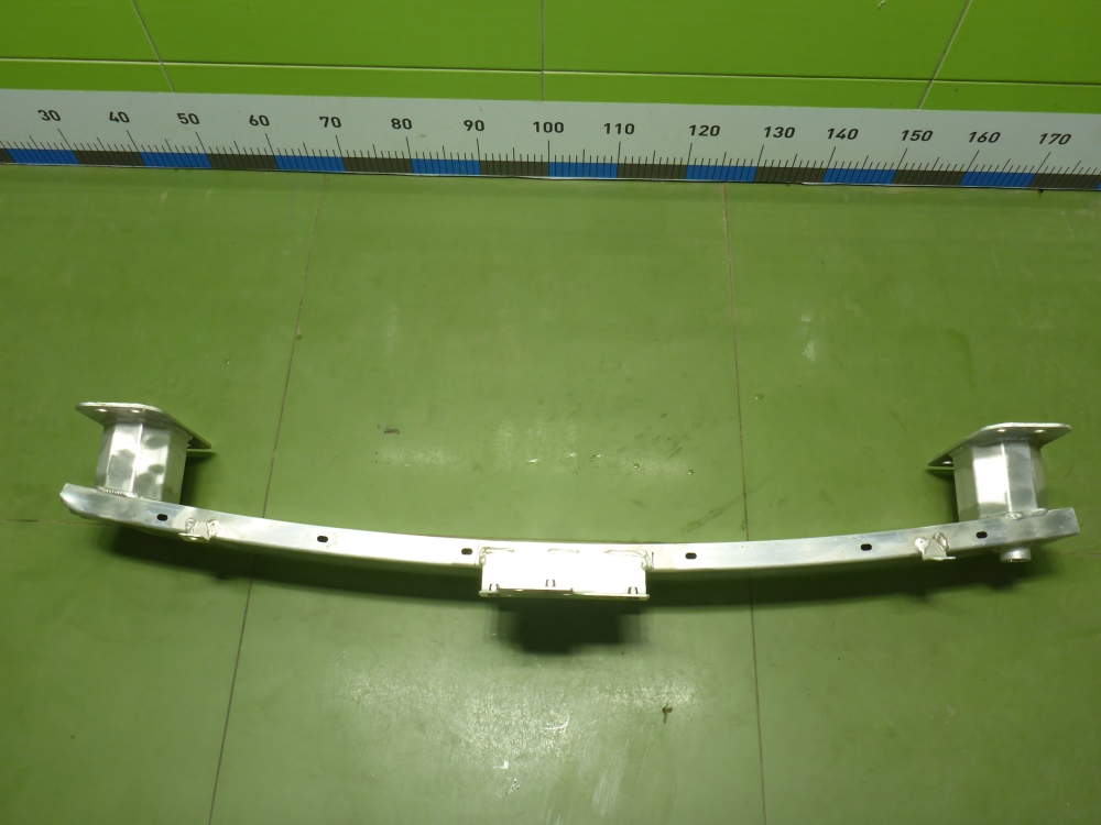 Усилитель переднего бампера