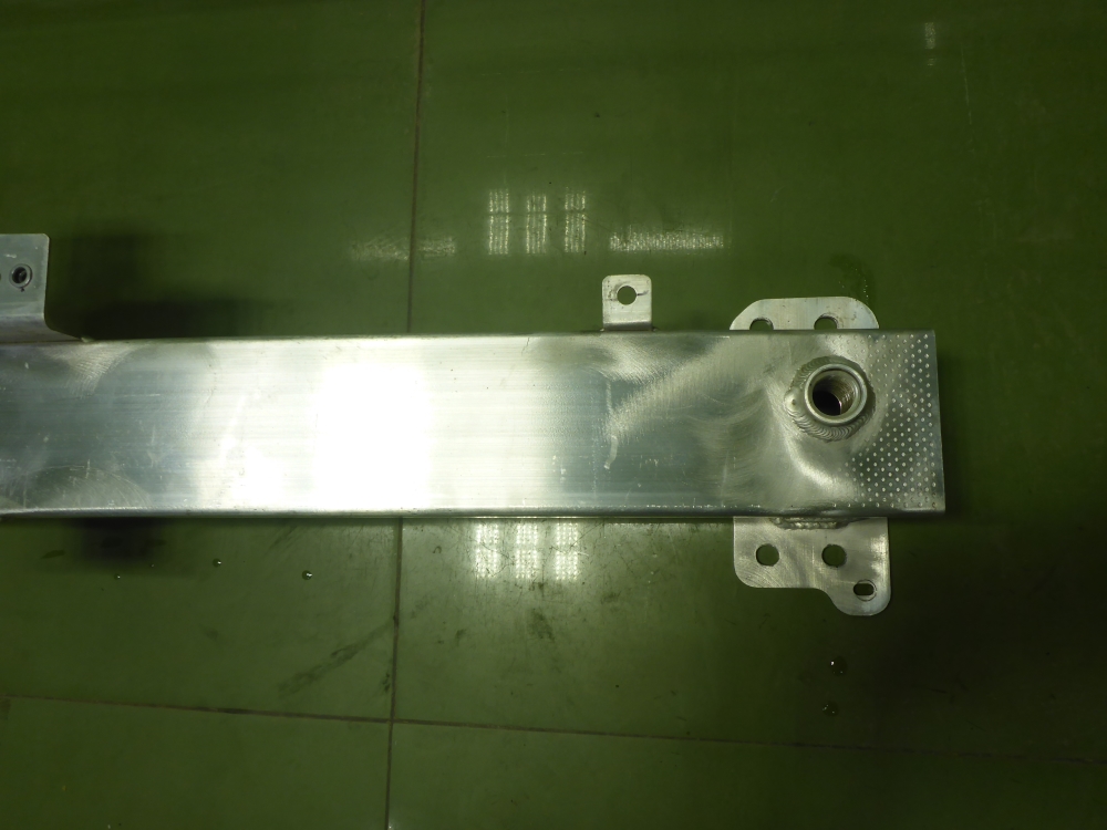 Усилитель переднего бампера