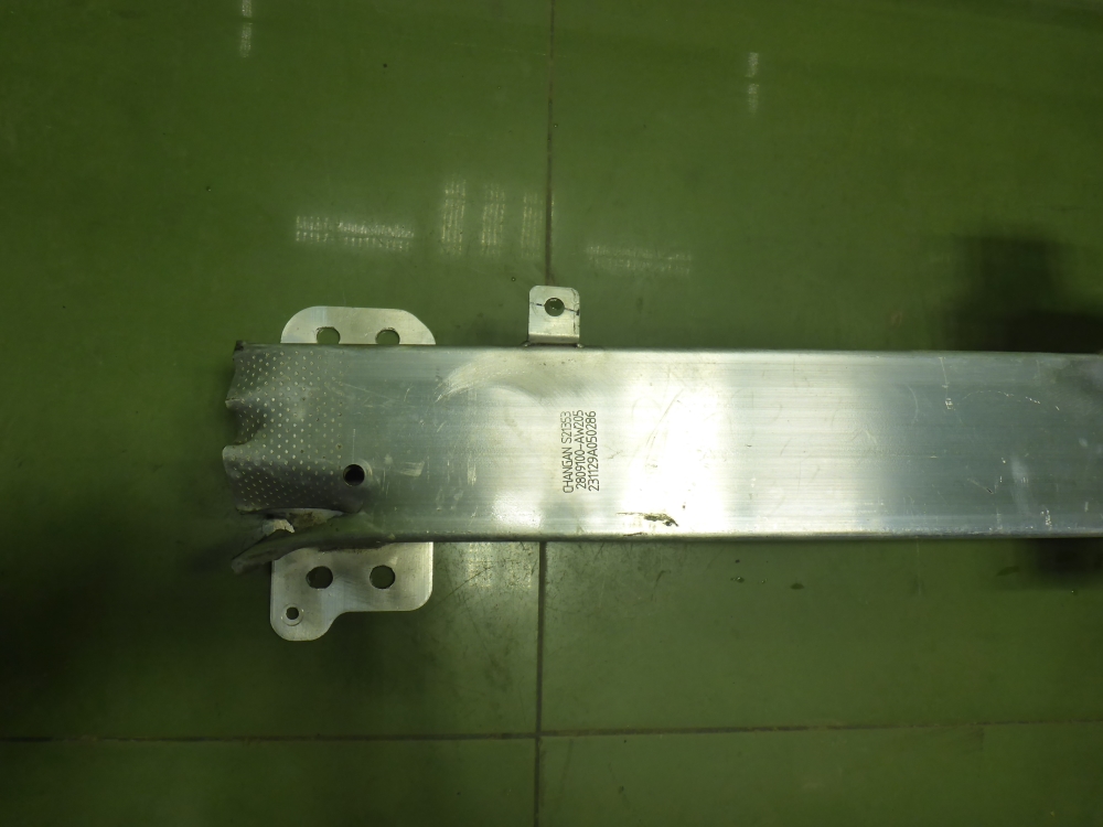 Усилитель переднего бампера