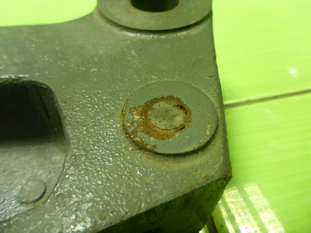 Кронштейн переднего бампера левый