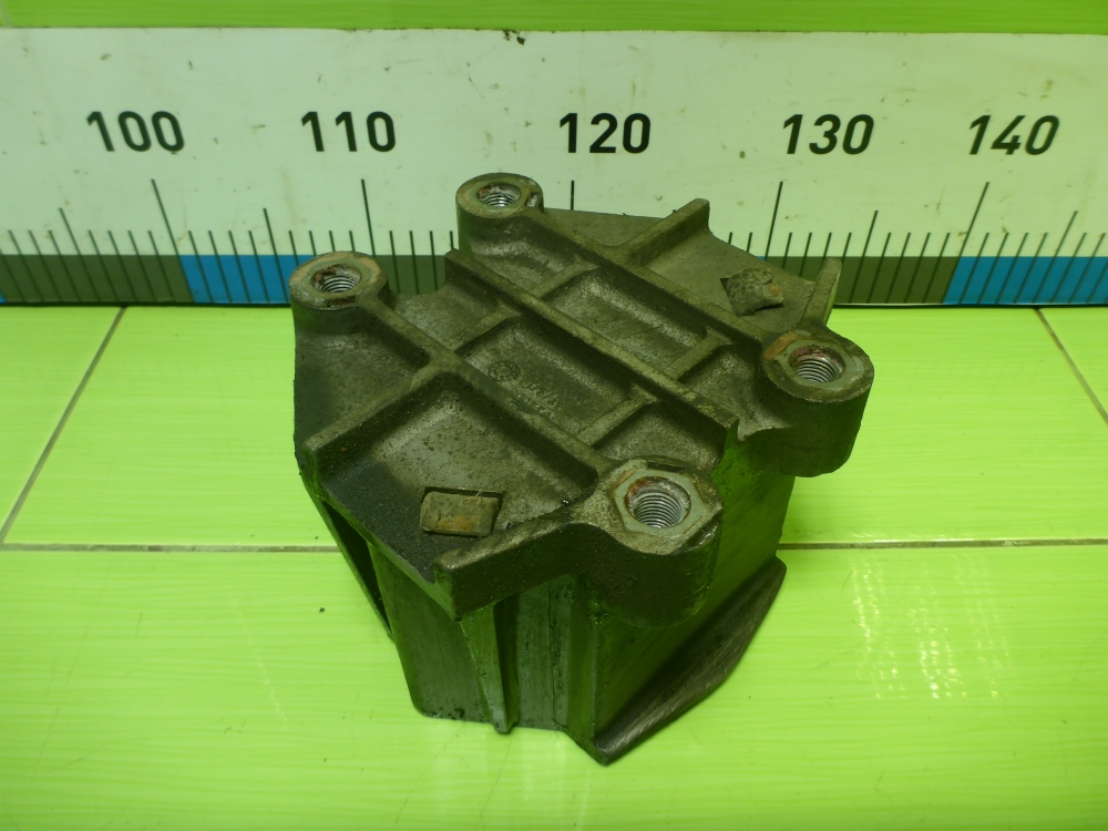 Опора двигателя передняя