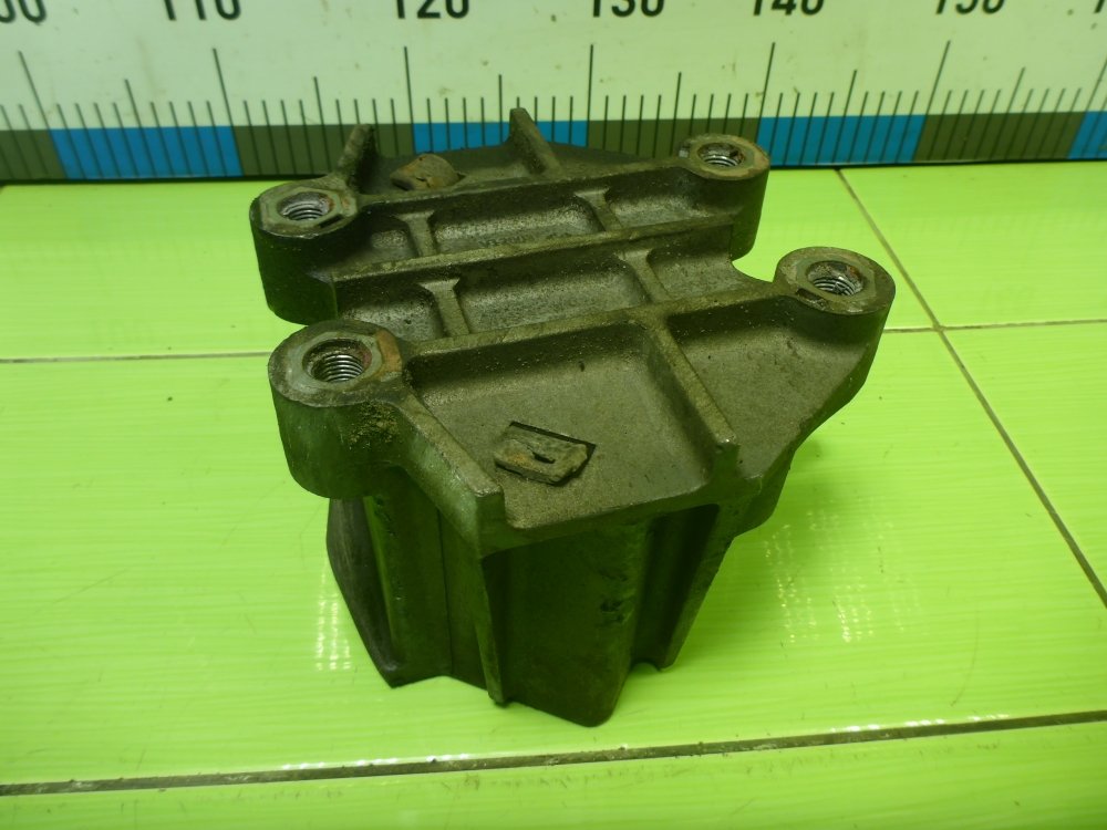 Опора двигателя передняя