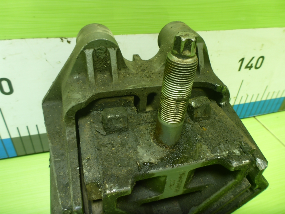 Опора двигателя передняя