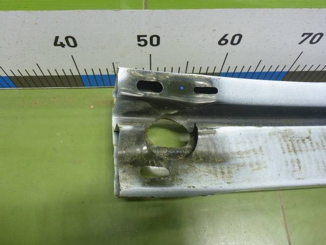 Усилитель переднего бампера