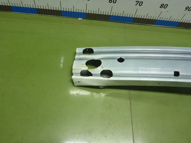 Усилитель переднего бампера