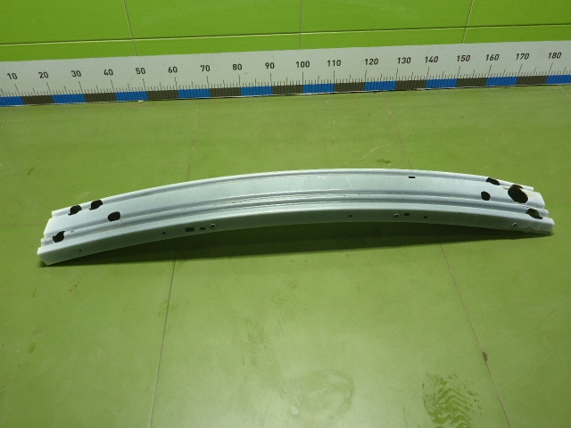 Усилитель переднего бампера