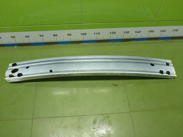 Усилитель переднего бампера