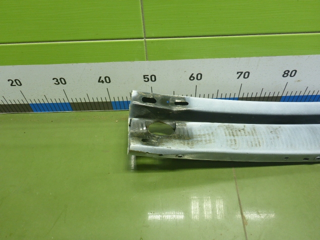 Усилитель переднего бампера