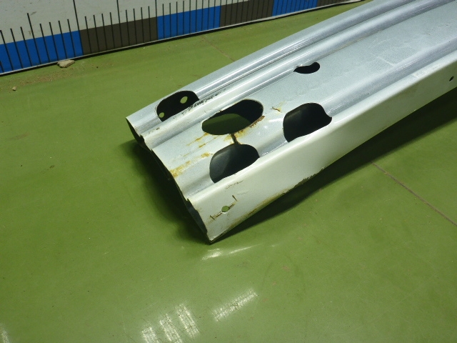 Усилитель переднего бампера