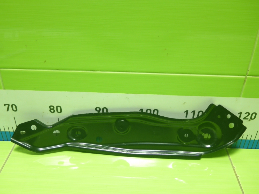 Кронштейн фар левый