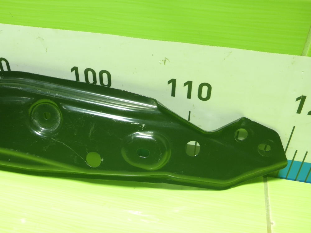 Кронштейн фар левый