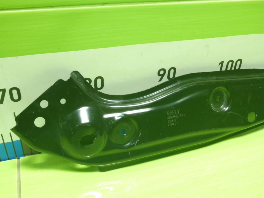 Кронштейн фар левый