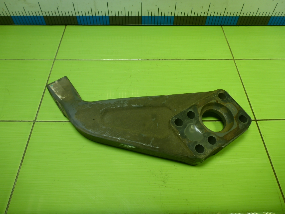 Кронштейн двигателя правый