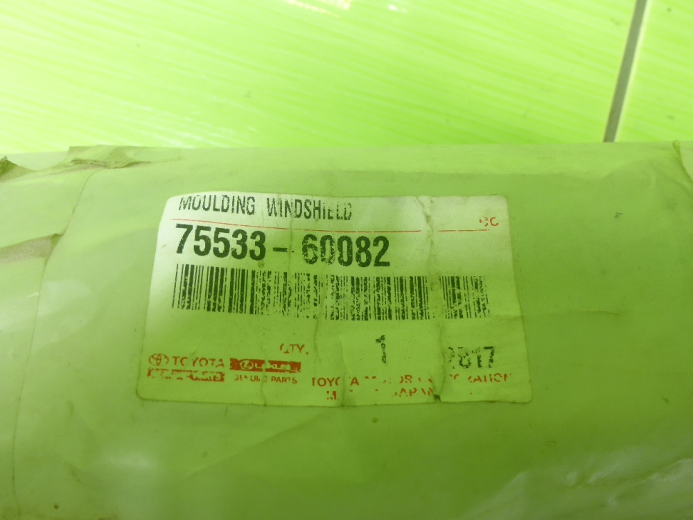 Молдинг лобового стекла