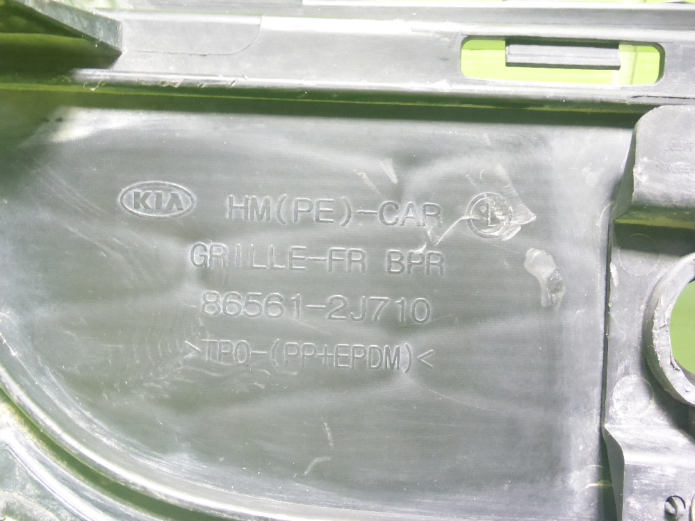 Решетка в бампер центральная