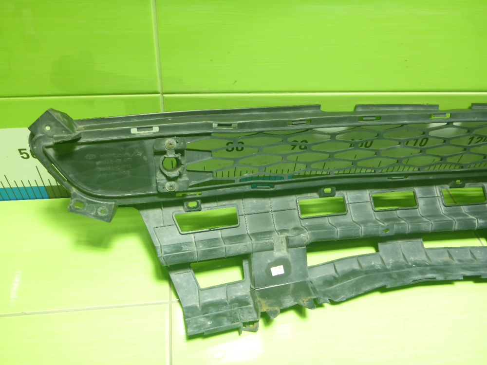 Решетка в бампер центральная