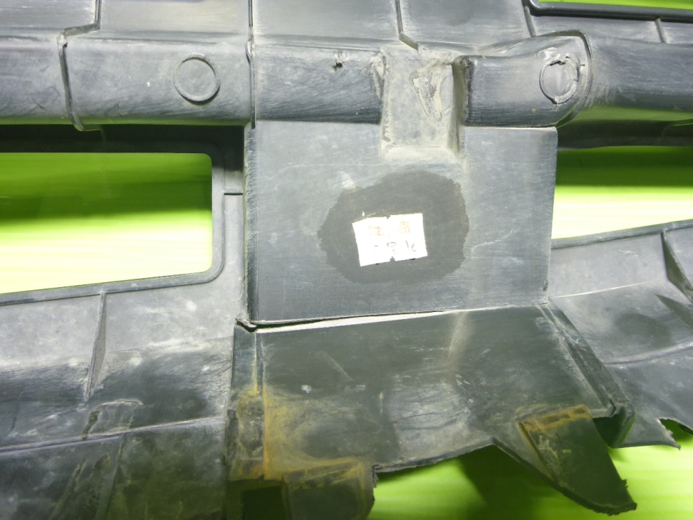 Решетка в бампер центральная