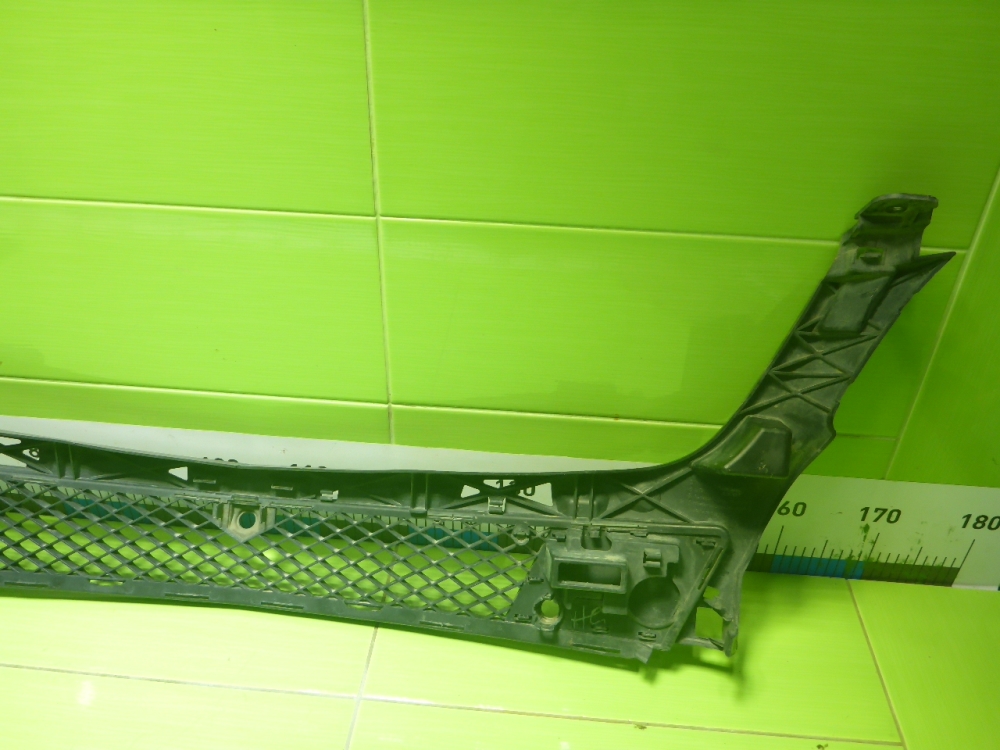 Решетка в бампер центральная