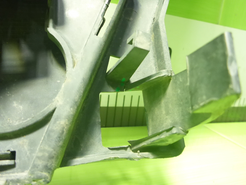 Решетка в бампер центральная