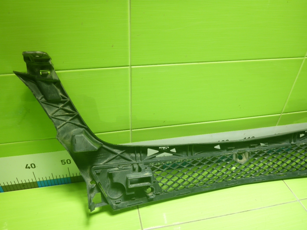 Решетка в бампер центральная