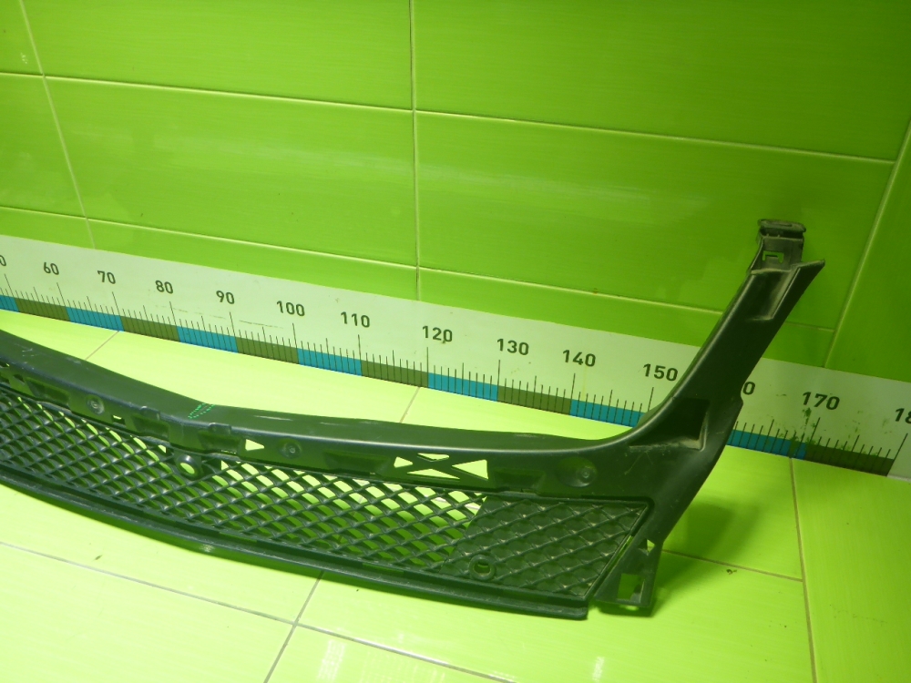 Решетка в бампер центральная