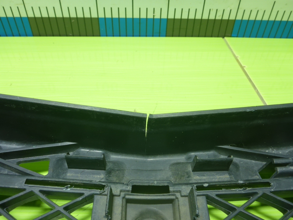 Решетка в бампер центральная