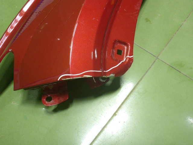 Крыло переднее левое