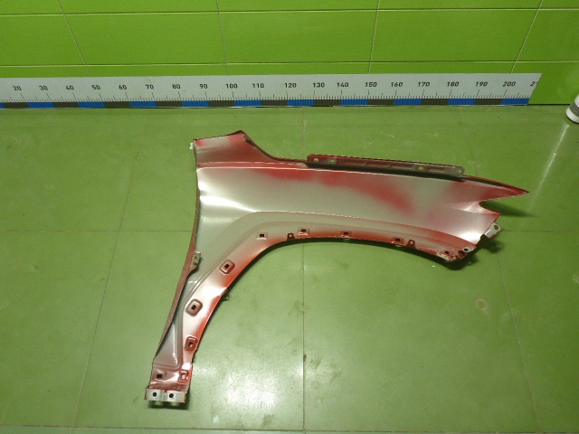 Крыло переднее левое