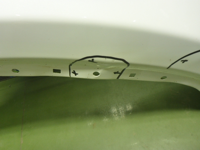 Крыло переднее правое