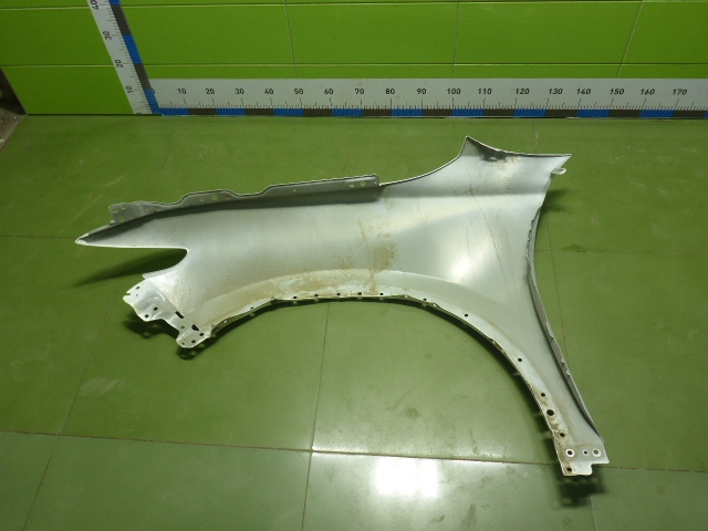 Крыло переднее правое