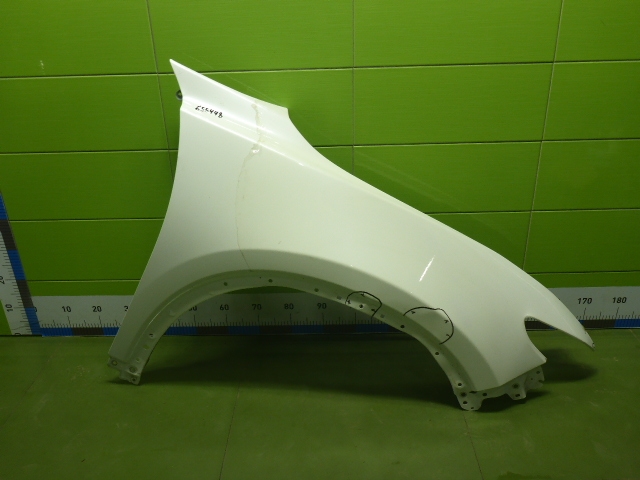 Крыло переднее правое