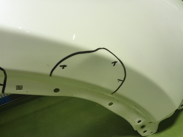 Крыло переднее правое